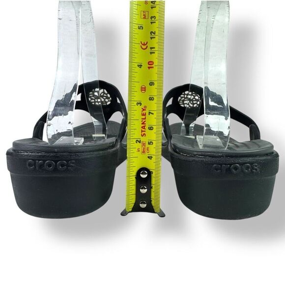 Crocs Sanrah Wedge Sandals Black Metallic Gold Circle Medallion Ring Womens 11 - Picture 9 of 13